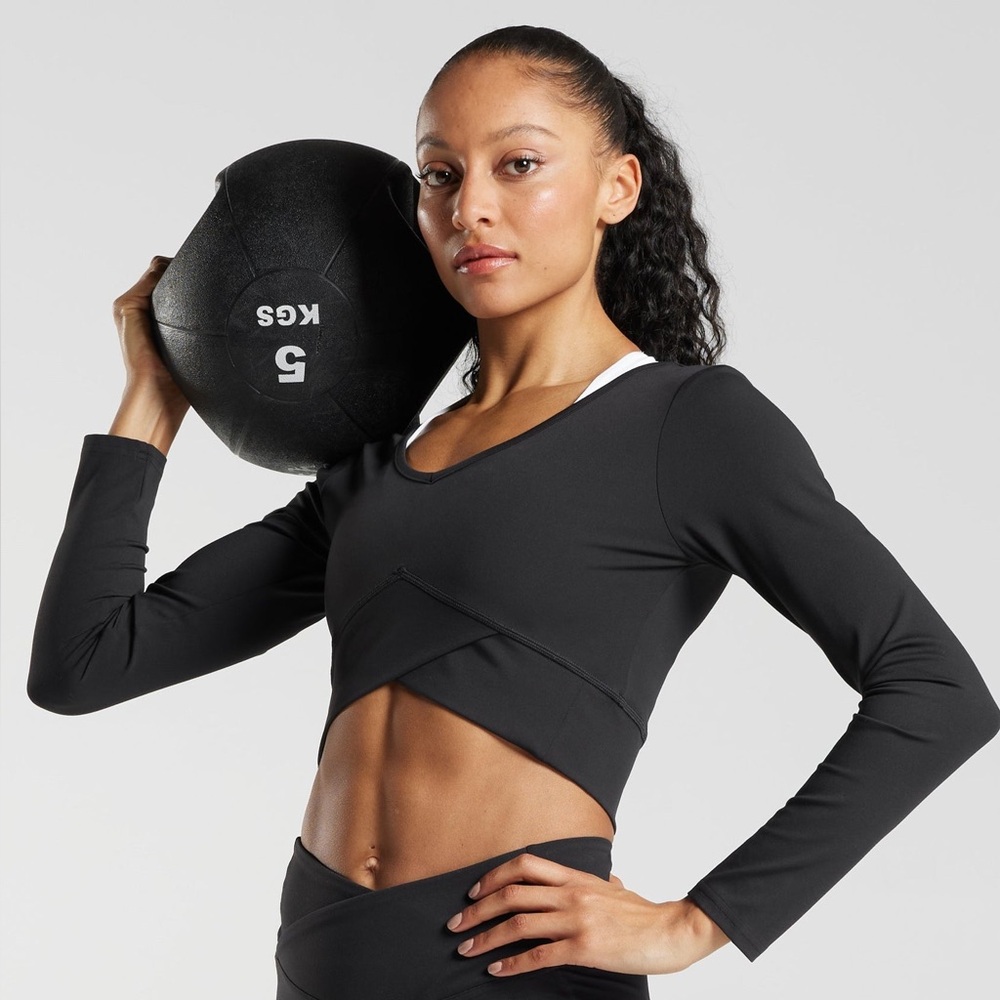 Gymshark Crossover Long Sleeve Crop Top - Black Tee - Picture 5 of 9